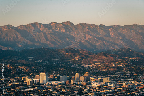 Leinwand Poster View of Glendale and the San Gabriel Mountains, from Griffith Park in Los Angele