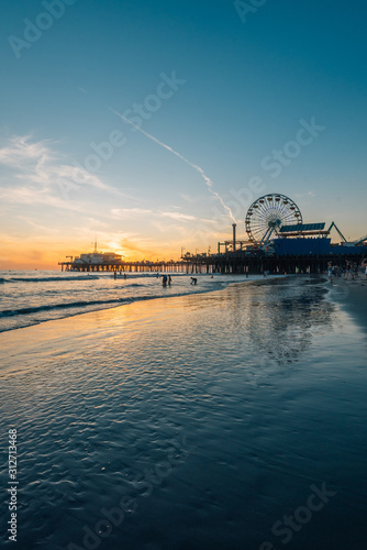 The Santa Monica Pier at sunset, in Los Angeles, California © jonbilous