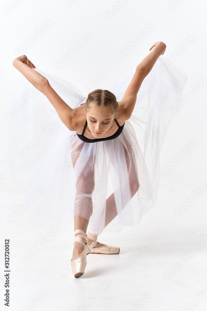 Obraz premium girl jumping in the air