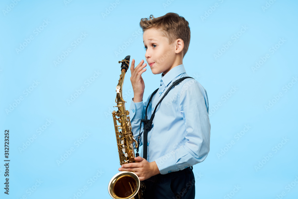 Fototapeta premium man playing the saxophone