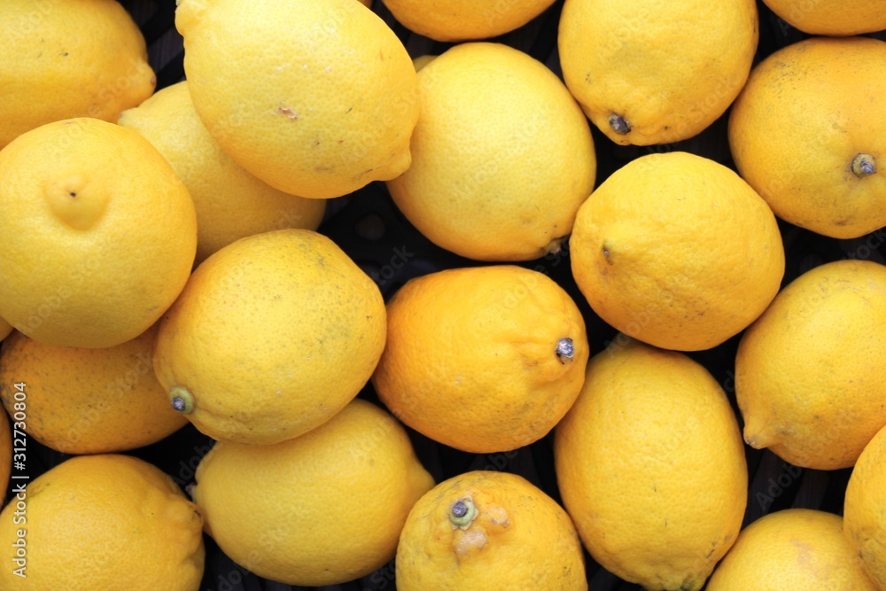 Fresh lemons in the market