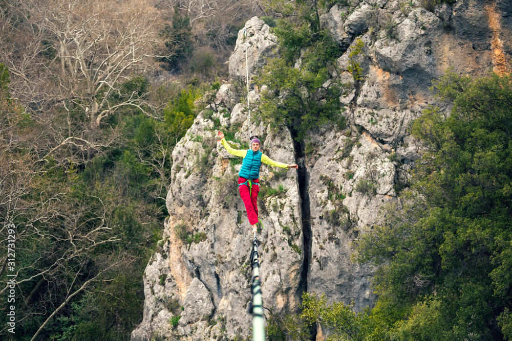 Obraz premium Highline in the mountains.