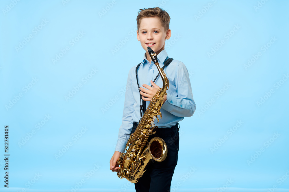 Fototapeta premium man playing the saxophone