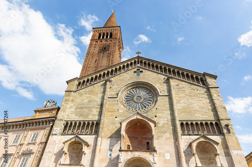 Cuadro en lienzo facade of the cathedral (Duomo) in Piacenza city, Emilia-Romagna region, Italy