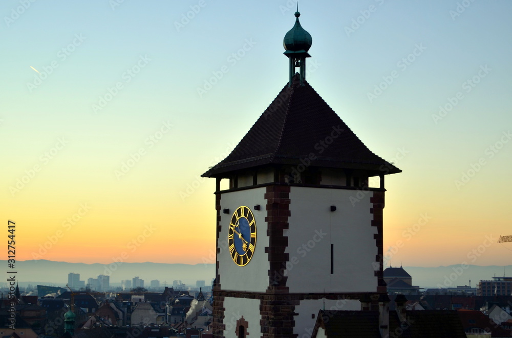 Schwabentor in Freiburg im Abendrot