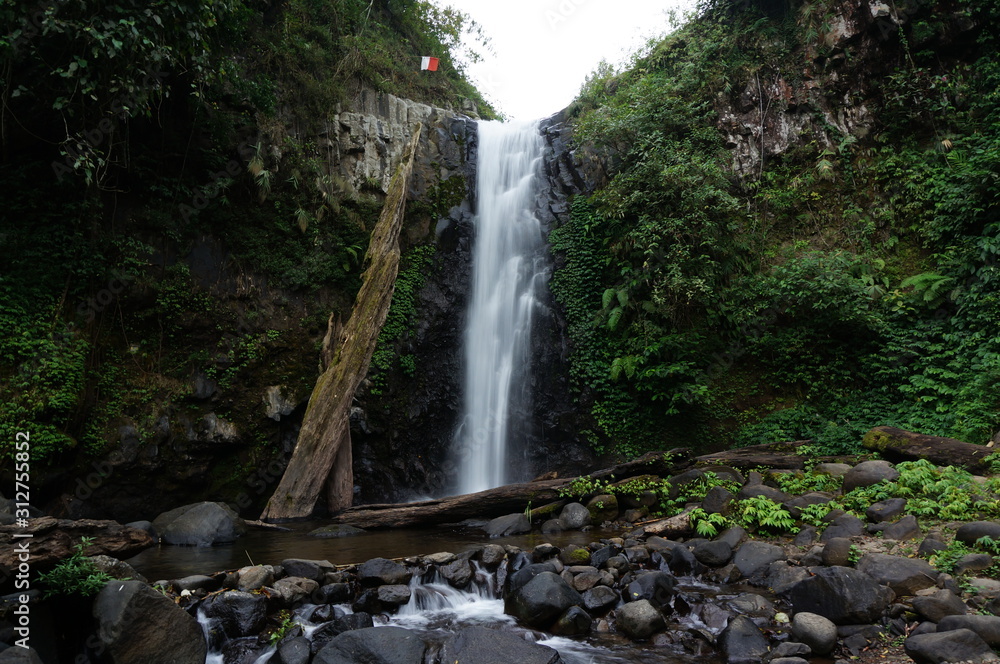 Fototapeta premium Rayap Waterfall is a beautiful place to visit with water coming from mountain sources