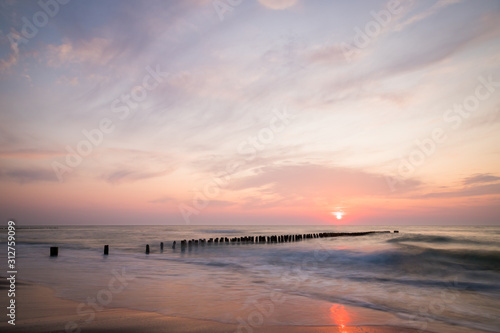 Fototapeta Naklejka Na Ścianę i Meble -  Colourful evening at the Baltic sea