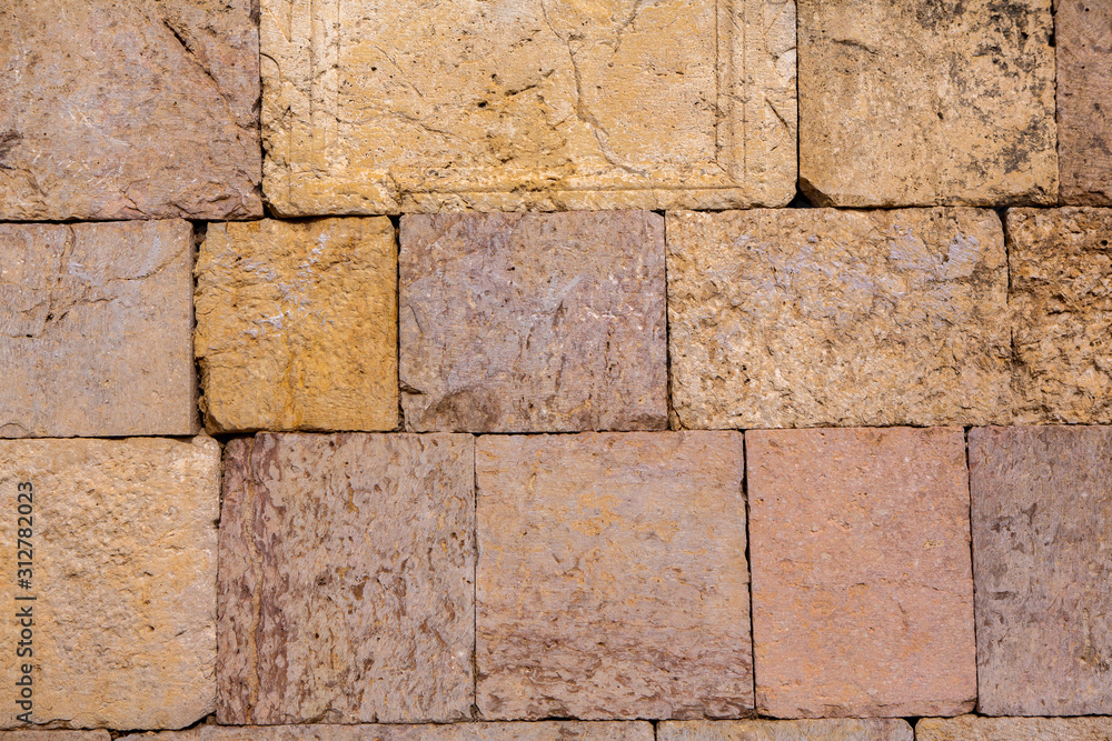 Obraz premium Roman ruins in the Jordanian city of Jerash. The ruins of the walled Greco-Roman settlement of Gerasa just outside the modern city. The Jerash Archaeological Museum.