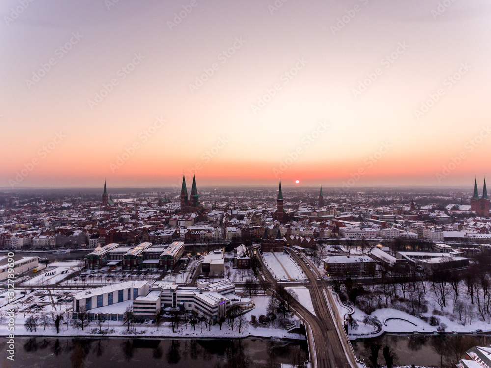 Sonnenaufgang über Lübeck