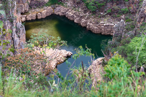 Mirante de furnas vista de cima dos C  nions na cidade de Campit  lio  Minas Gerais Brasil rota dos queijos serra da canastra. Rio em formato de cora    o