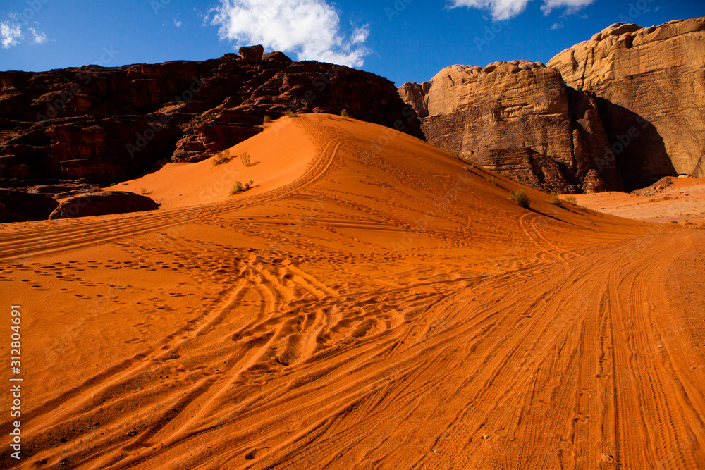 Naklejka premium Wadi Rum Desert in Jordan. On the Sunset. Panorama of beautiful sand pattern on the dune. Desert landscape in Jordan.