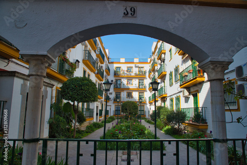Barrio de Santa Cruz, Sevilla, España photo