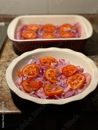 Fototapeta Naklejka Na Ścianę i Meble -  raw red onion and tomato