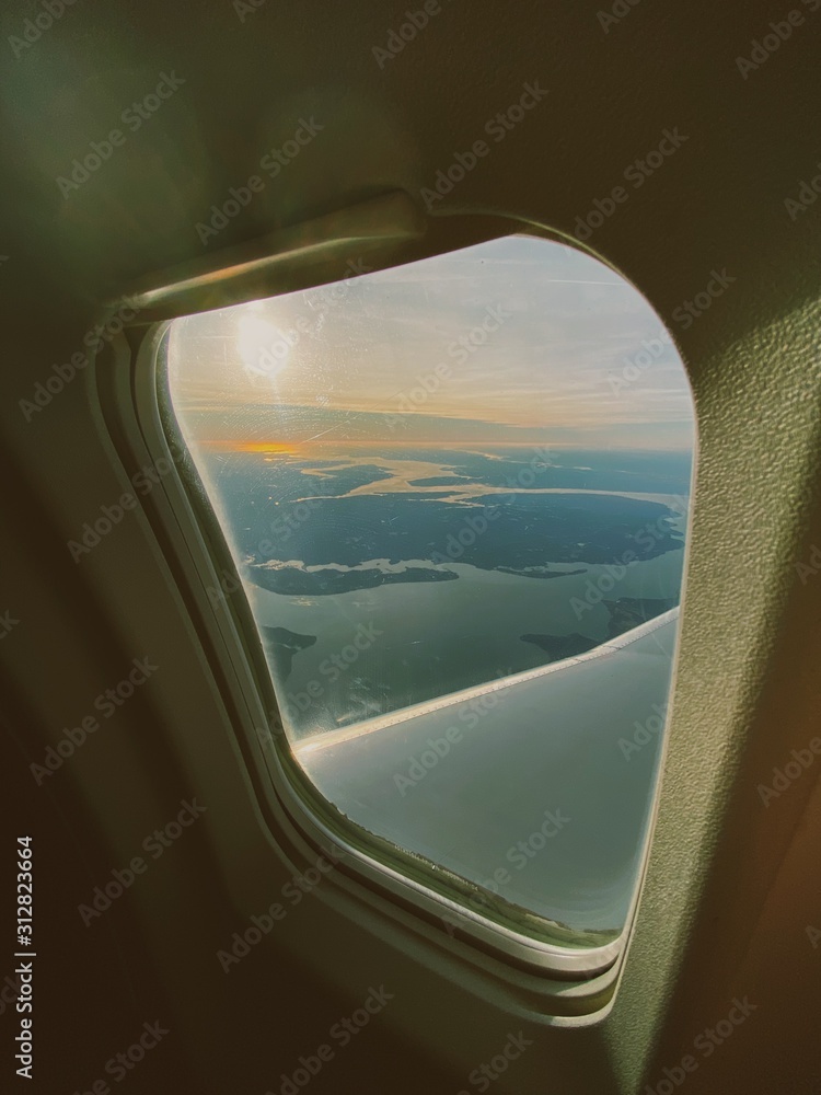 Naklejka premium Potomac River view from airplane window
