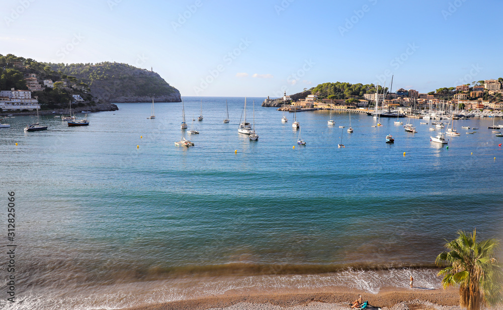 Obraz premium Port de Soller in Mallorca on a sunny day in the summer. 