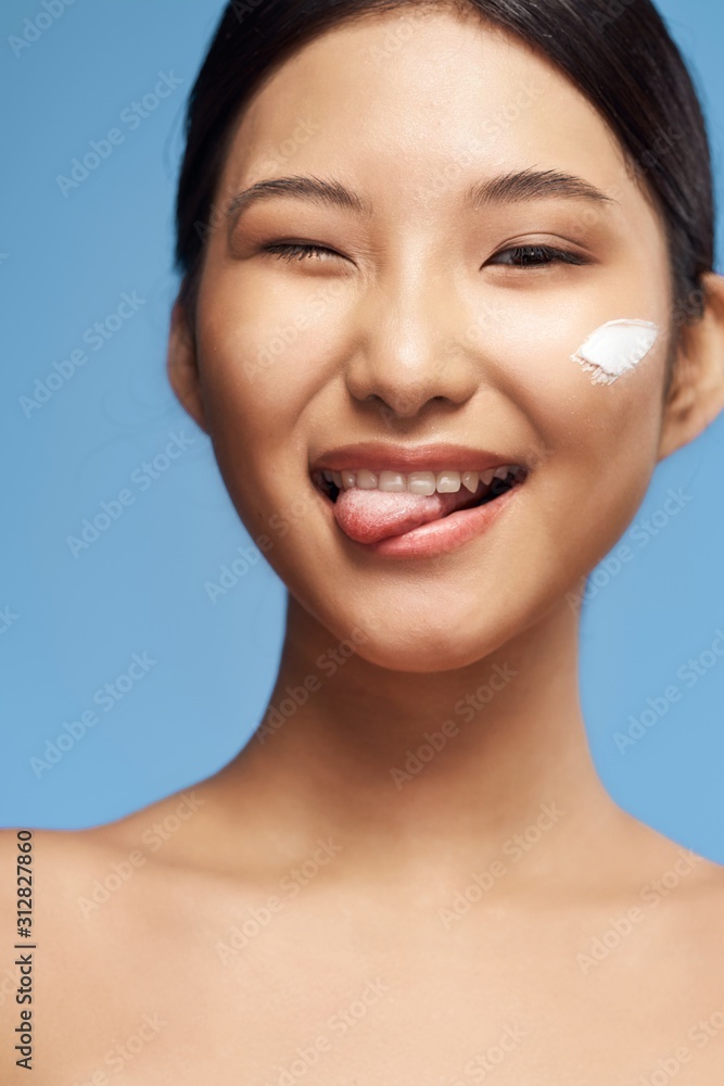 Obraz premium beautiful woman bare shoulders clean skin