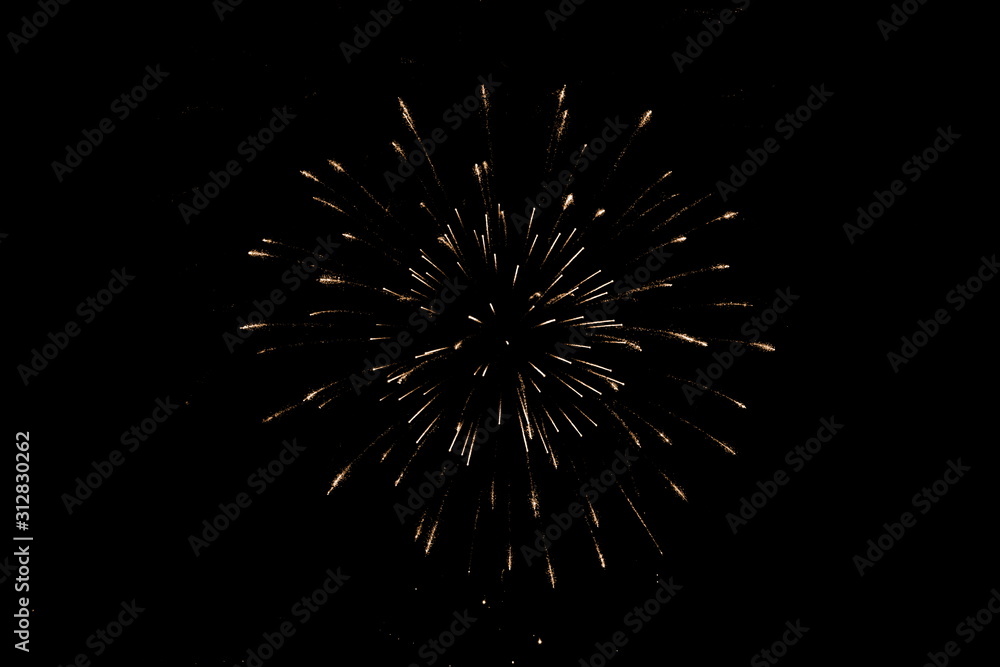 Feuerwerk isoliert vor schwarzen Hintergrund Feuerwerk isoliert vor schwarzen Hintergrund