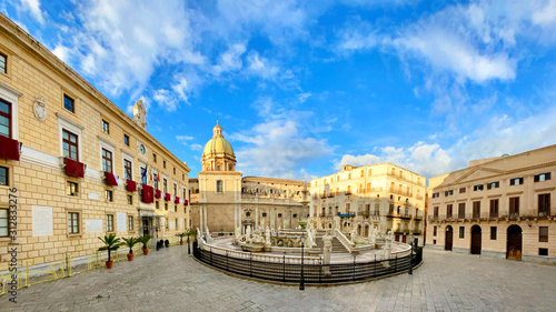 Piazza Pretoria e la fontana fella Vergogna a Palermo