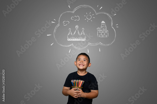 Foto A boy with a pencil drawing a dream background
