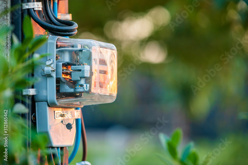 Φωτογραφία Electric meter installed on the pole to measurement watt in the house