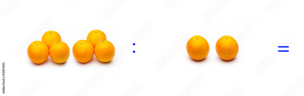 División sencilla entre naranjas, cálculo matemático de división. División sencilla entre naranjas, cálculo matemático de división.