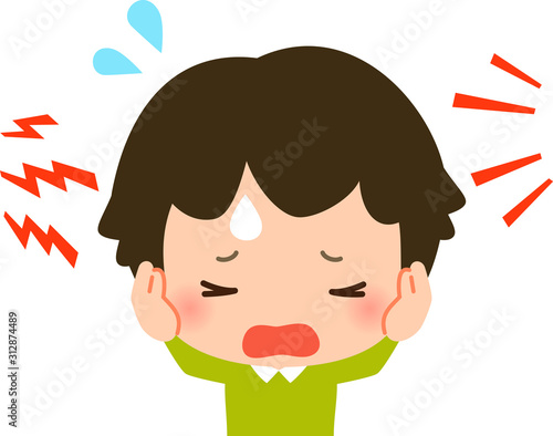 耳を塞いで困っている男の子