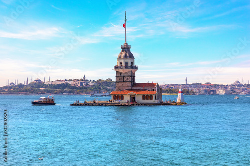 Maiden's Tower in the Bosphorus straight, Istanbul, Turkey © AlexAnton