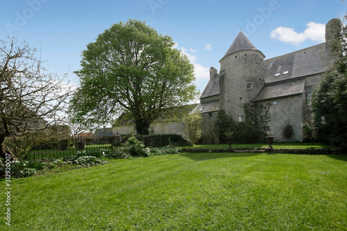 manoir avec tour en normandie