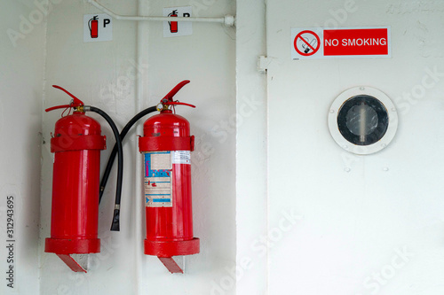 Φωτογραφία fire safety on the ship