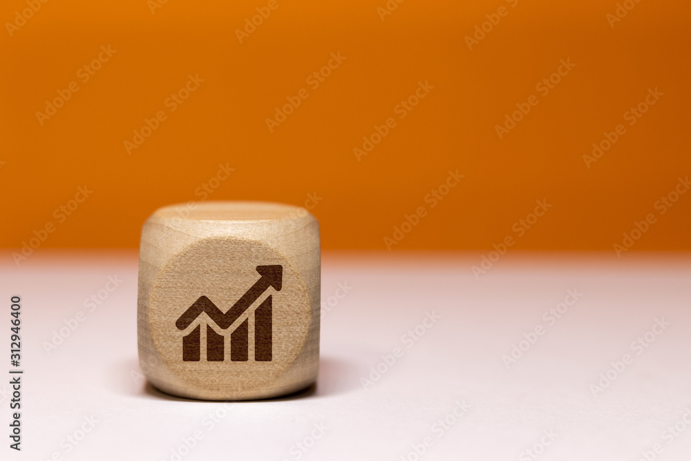 Pictogramme croissance / économie sur cube en bois Pictogramme croissance / économie sur cube en bois