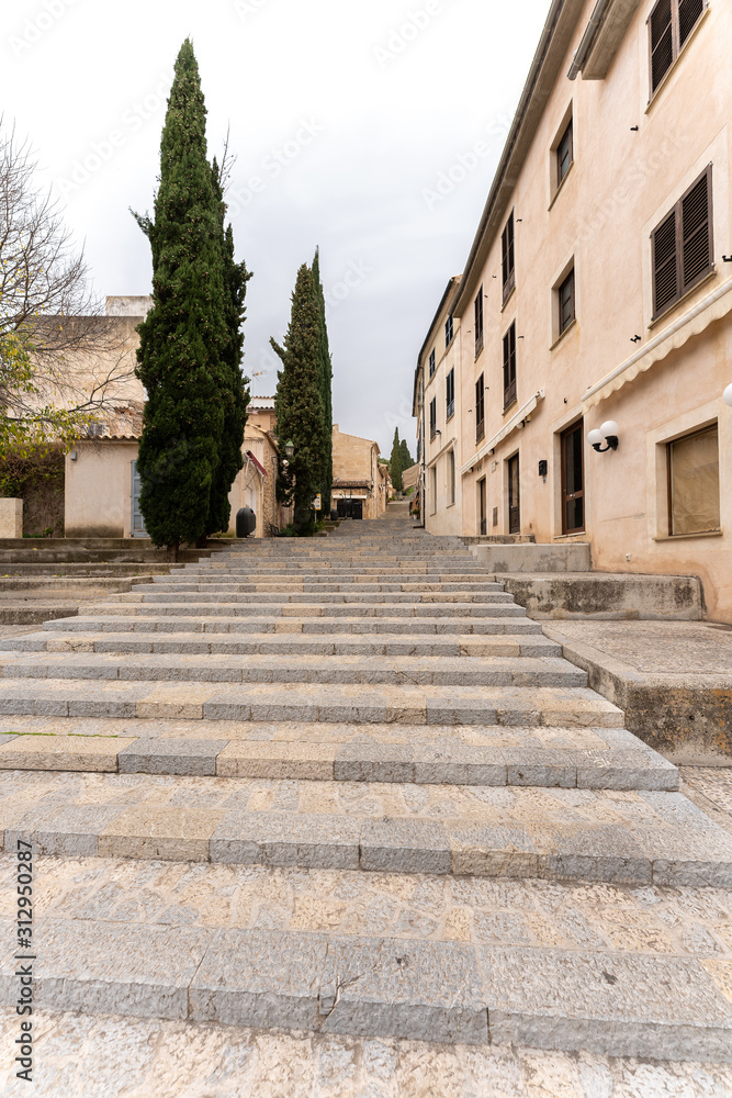 Die Treppe von Pollença: 365 Stufen rauf zum Kalvarienberg, Mallorca, Spanien