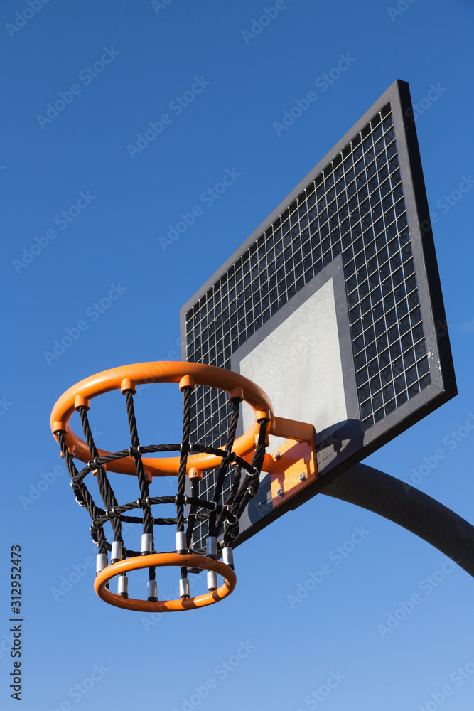 Basketball draussen: Spiel Brett und Korb