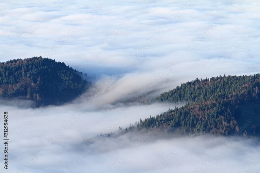 Bergspitze im Nebelmeer