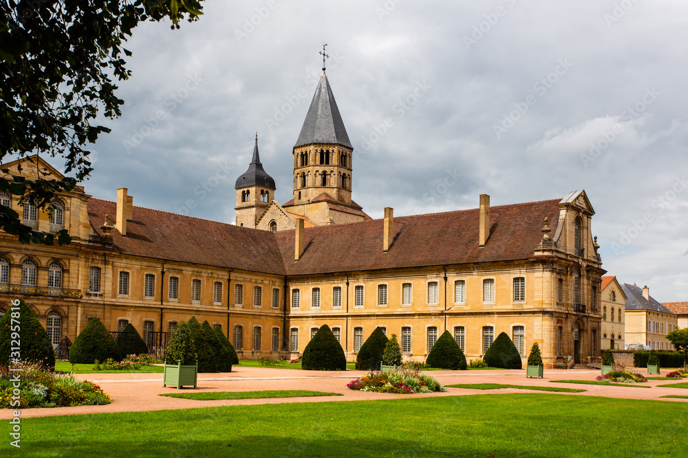 Klostergebäude in Cluny im Burgund