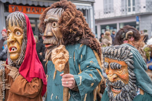 Bräuche in der Schweiz - Fasnacht und Kultur zum Neujahrsbeginn photo