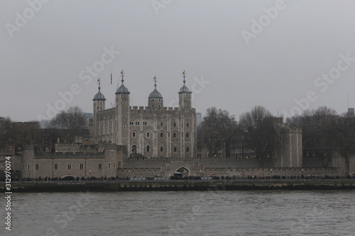 PHOTO OF THE TOWER OF LONDON ON A CLOUDY DAY