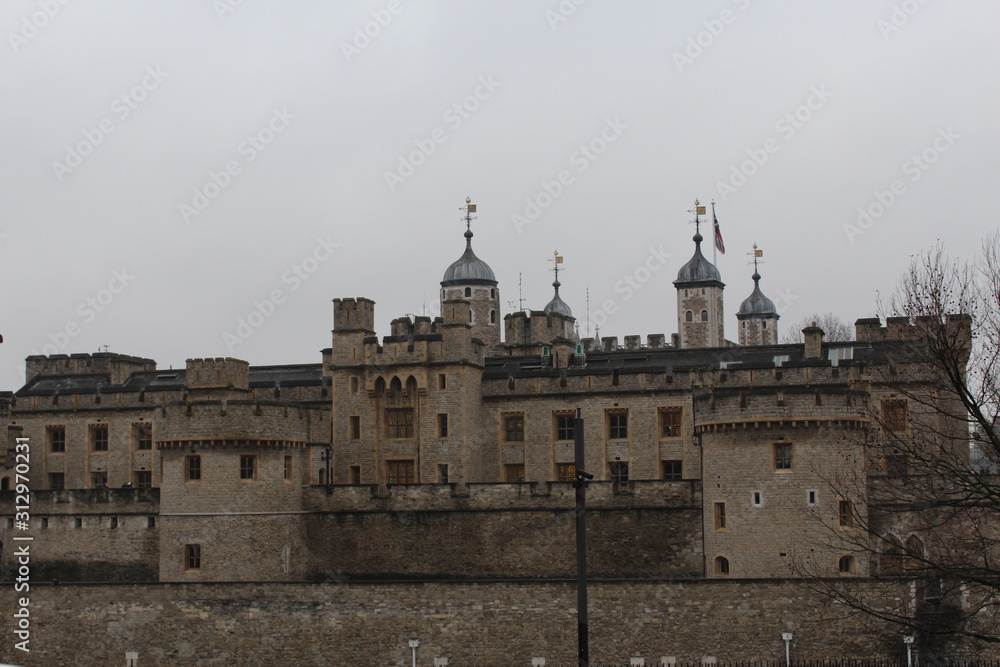 PHOTO OF THE TOWER OF LONDON ON A CLOUDY DAY