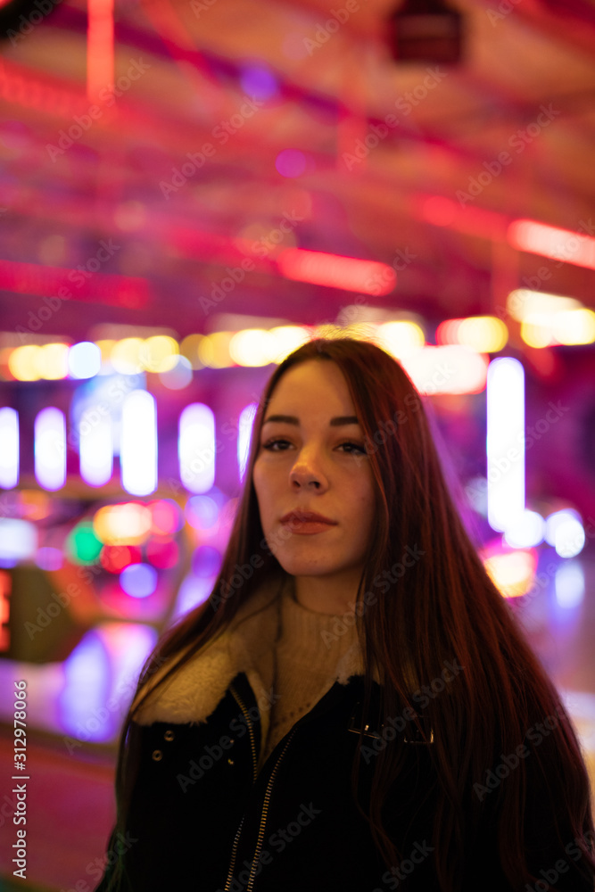Frau im Weihnachtsmarkt Berlin Frau im Weihnachtsmarkt Berlin