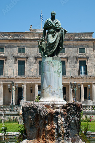 фотографія Corfu-City, Greece: The statue of Sir Frederick Adam in front of the Palace of St