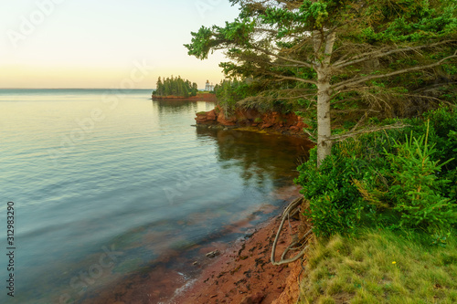 Fotografi Sunset view of the Blockhouse Point Lighthouse, PEI