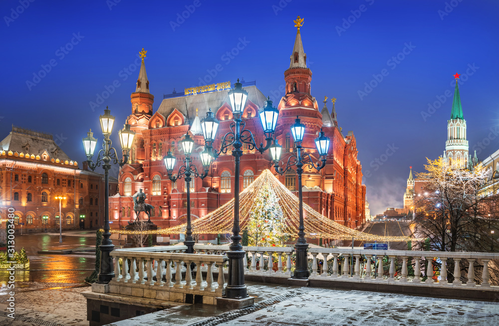 Фонари на Манежной площади Lanterns on Manezhnaya Square