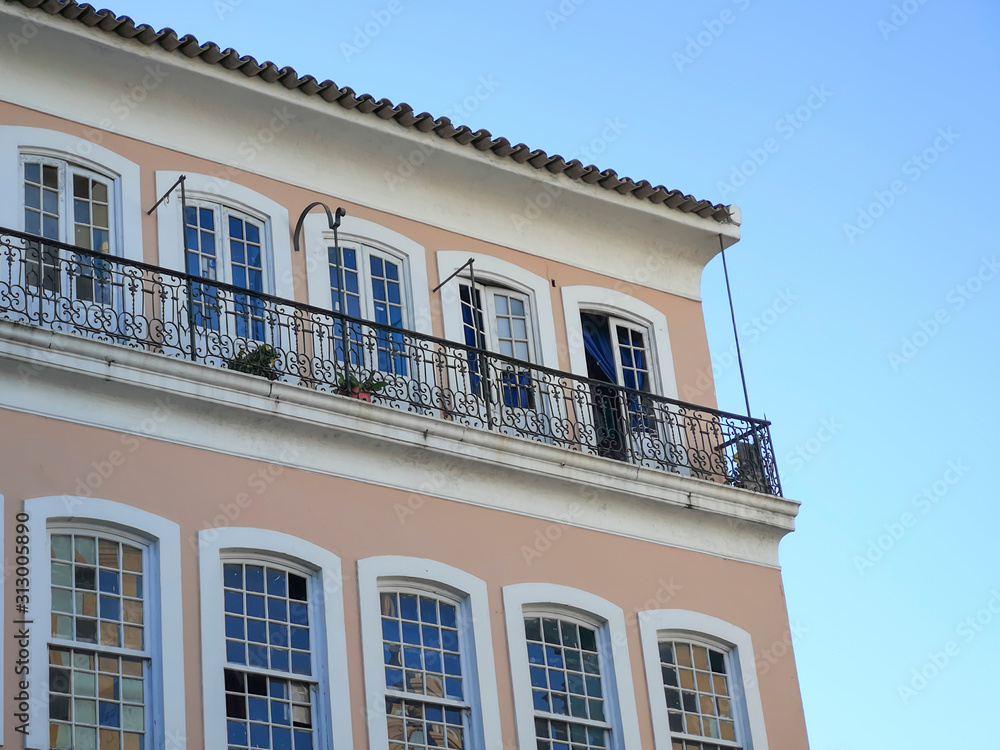 Obraz premium View of the colonial colorful houses in Pelourinho historic center of Salvador, Bahia, Brazil.