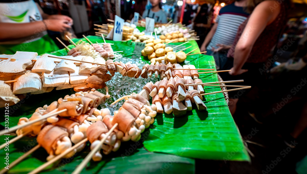 Φωτογραφία Street food at Krabi Weekend Walking Street in Krabi Town, Thailand