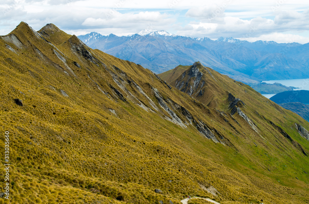 Φωτογραφία Beautiful view from Roys Peak in New Zealand to the grass hills (Wanaka, New Zea