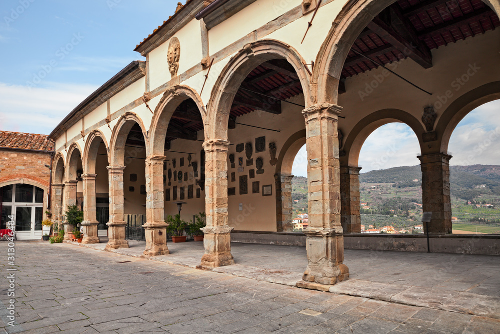 Castiglion Fiorentino, Arezzo, Tuscany, Italy: tne ancient arch loggia (Logge del Vasari) in Piazza del Municipio