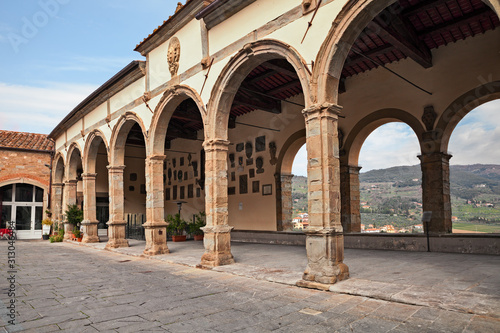 Castiglion Fiorentino, Arezzo, Tuscany, Italy: tne ancient arch loggia (Logge del Vasari) in Piazza del Municipio