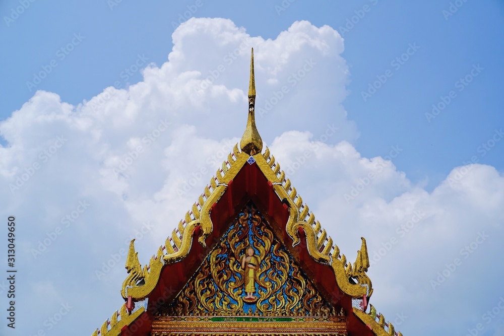 Fototapeta premium The beauty of the roofs of Thai churches in Thai temples