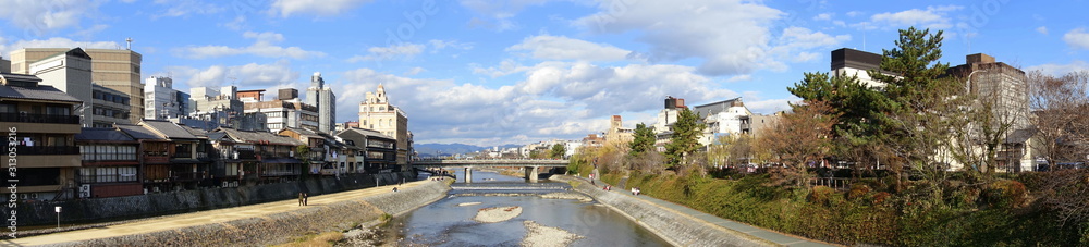 京都鴨川沿いの風景