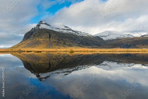 Reflejos sobre el agua