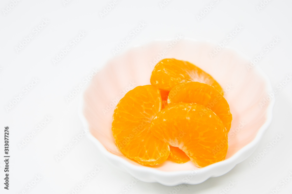 お皿に入ったみかん お皿に入ったみかん